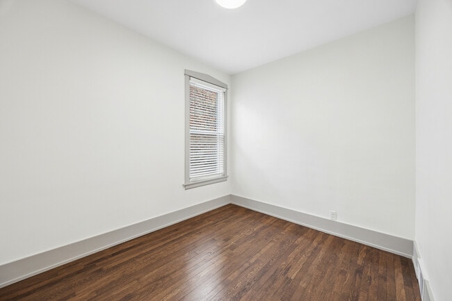 Building Photo - 1910 S Harvey Ave