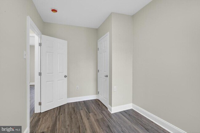 Building Photo - 1729 N Bambrey St