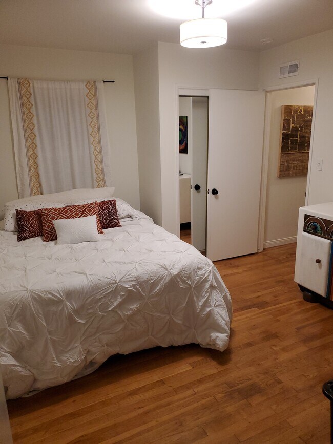 Building Photo - 13034 Hindry Ave