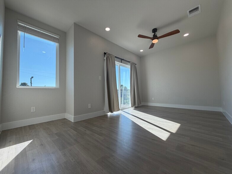 Building Photo - 343 Porter St