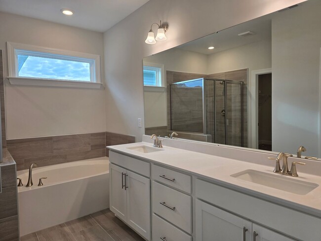 Building Photo - Brand New 4 Bedroom 3 Bathroom Single Fami...