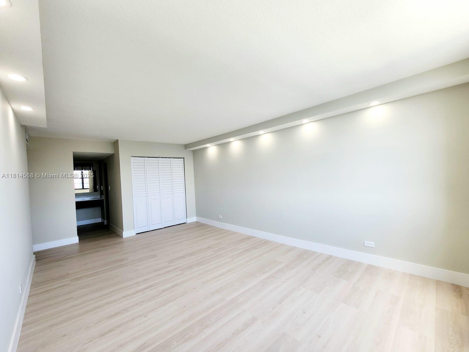 Building Photo - 250 174th St
