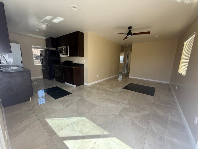 Building Photo - 4858 Palm Ave