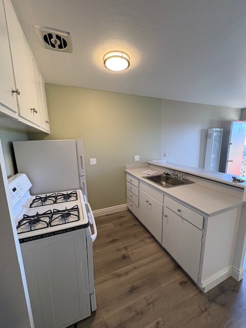 Building Photo - 5412 Claremont Ave