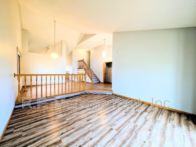 Building Photo - 9200 Parkside Dr