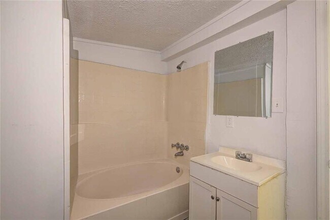 Building Photo - 760 Magnolia Dr