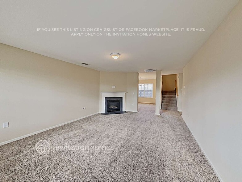 Building Photo - 2942 Village Center Dr