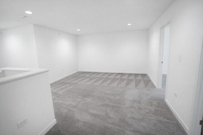 Building Photo - 1128 Gillespie Ln