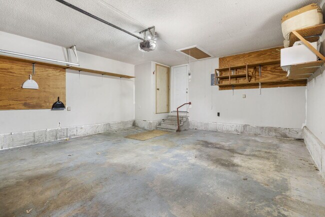Building Photo - 3349 South Ave