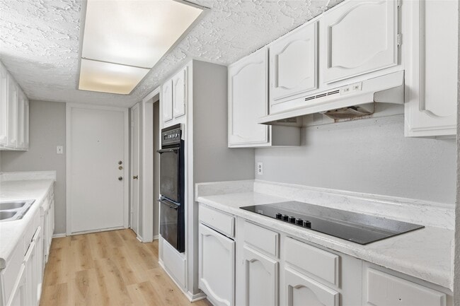 Building Photo - 6015 Knotty Post Ln