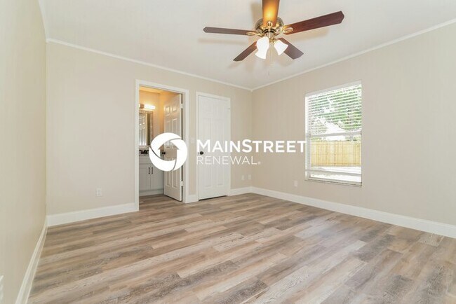 Building Photo - 3 Bedroom Pet-Friendly Home in CLERMONT, FL with Main Street Renewal