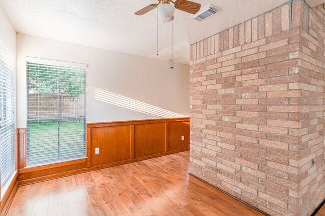 Building Photo - 22018 Kenlake Dr
