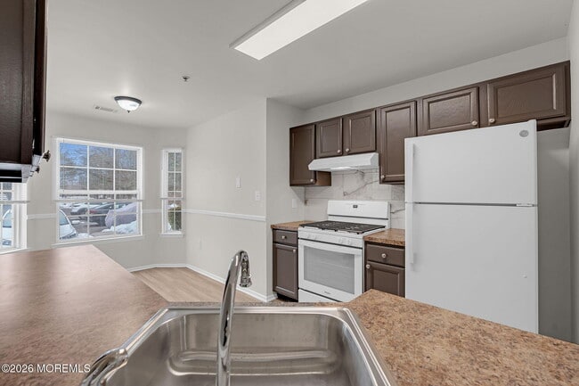 Building Photo - 12 High Pointe Way