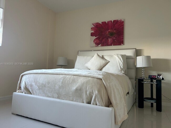 Building Photo - 3801 S Ocean Dr