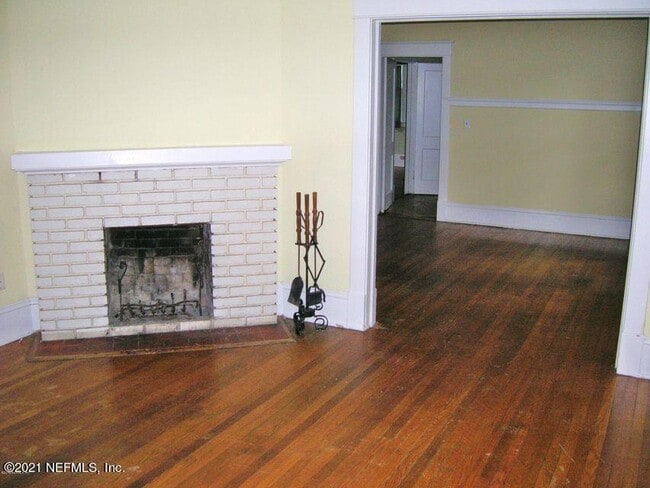 Building Photo - 2250 Myra St