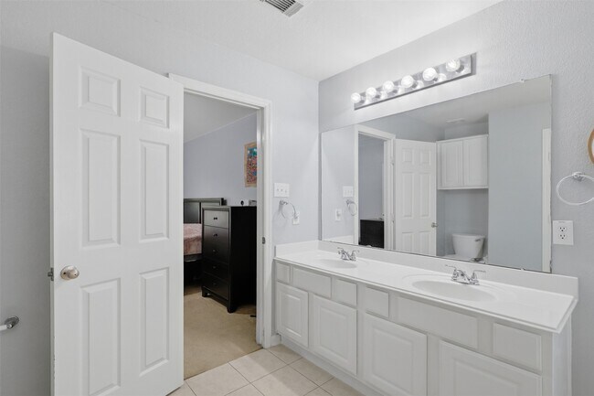 Building Photo - 6810 Jasmine Arbor Ln