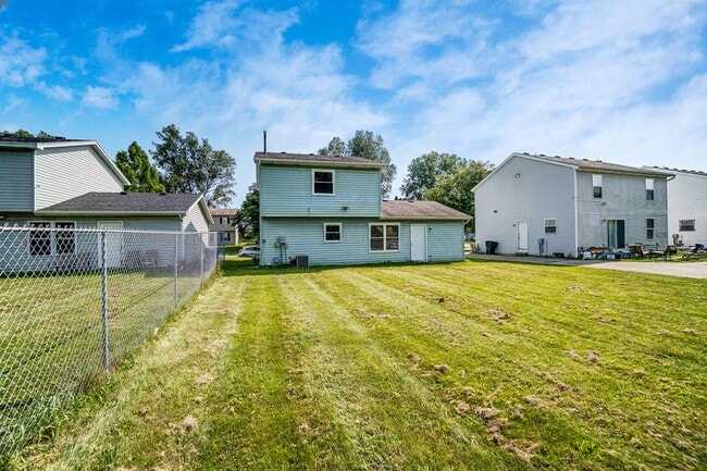 Building Photo - 3540 Willow Run Dr