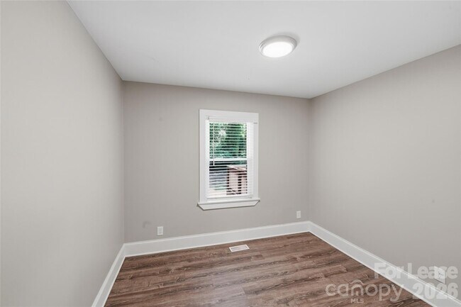 Building Photo - 4239 Dinglewood Ave