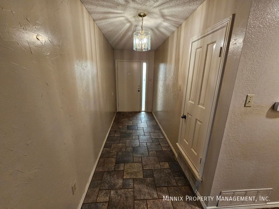 Building Photo - 6906 Elmwood Ave