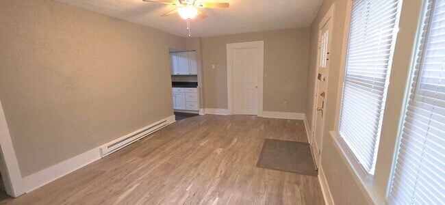 Building Photo - 3 Bedroom, 1 Bath home on North National for $950!