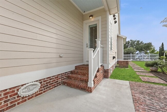 Building Photo - 10 Mariner Pass