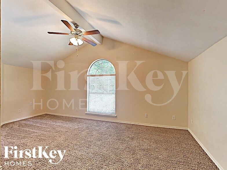 Building Photo - 504 Mockingbird Dr