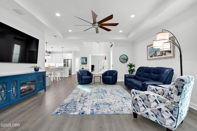 Building Photo - 358 Good Life Wy