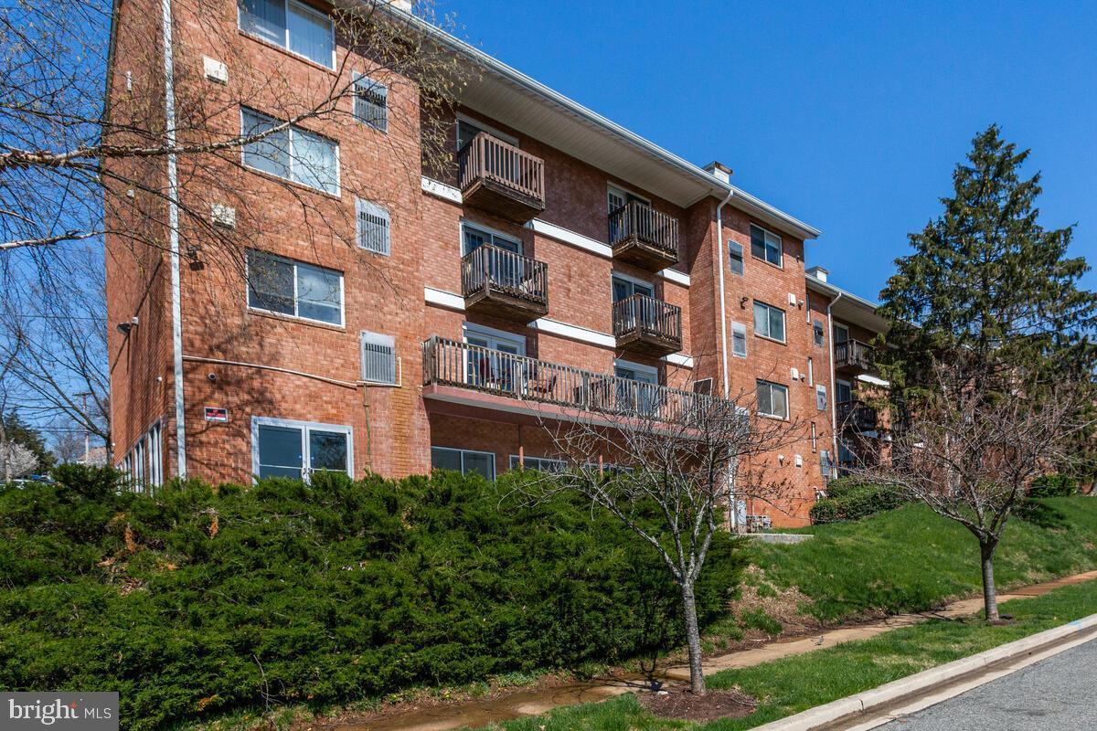Building Photo - 2500 Markham Ln