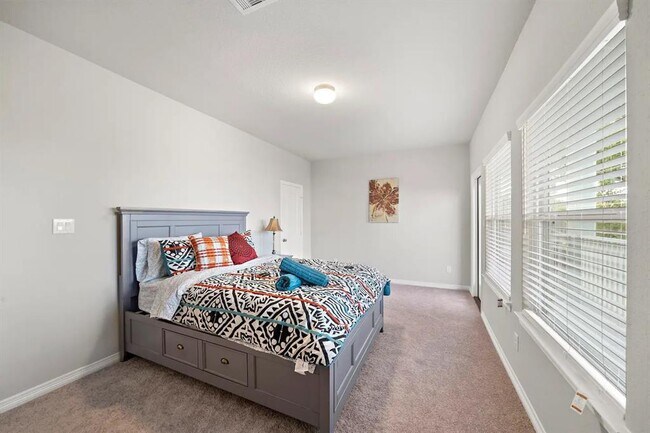 Building Photo - 714 Lee St