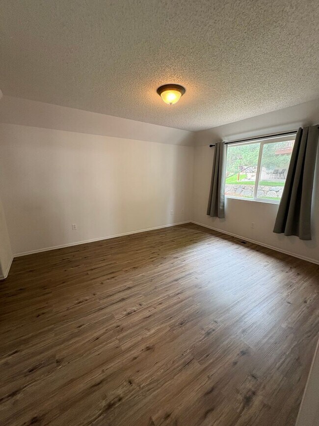Building Photo - 5050 Rill Valley Way