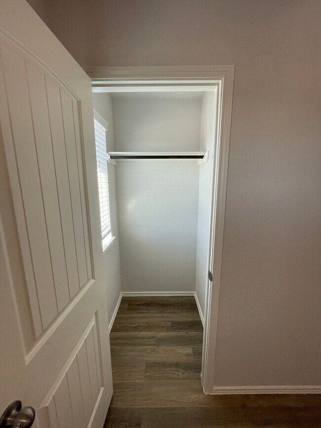 Building Photo - Secure Your Spot – 3 Bedroom, 2.5 Bath Home in Houston