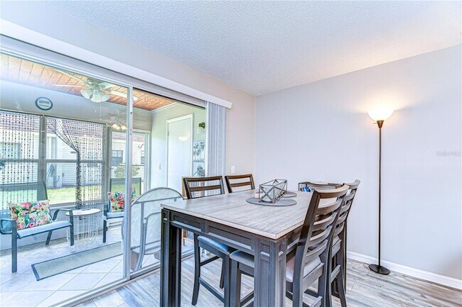 Building Photo - 13870 Oakwood Ln