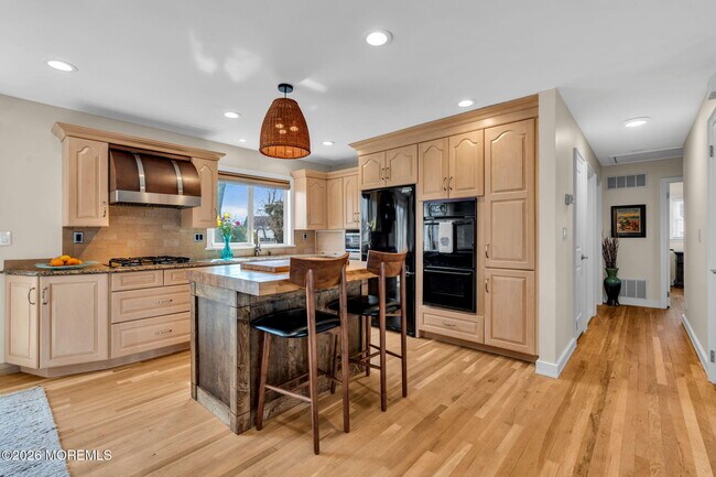 Building Photo - 2412 Homestead Ave