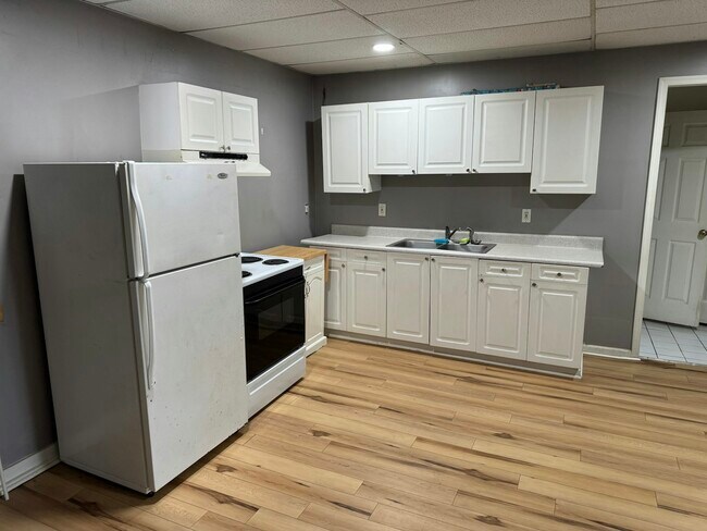 Building Photo - 7376 N Bergen Rd
