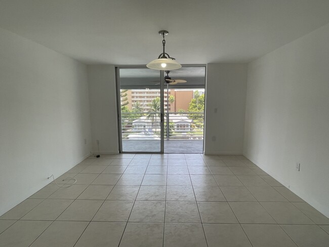 Building Photo - 3750 NE 169th St