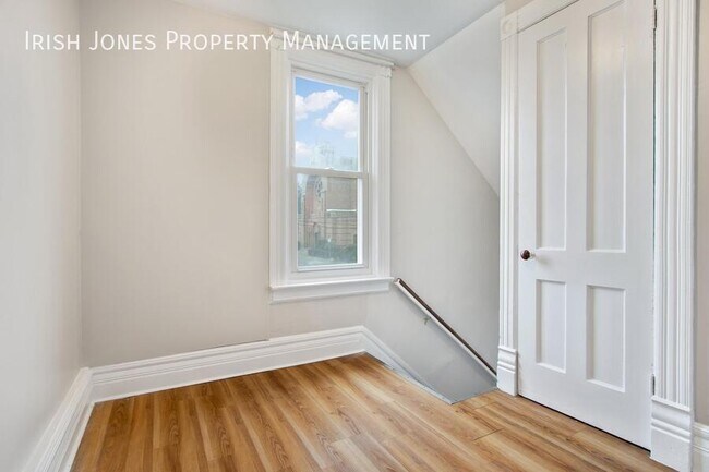 Building Photo - 138 Weimar St