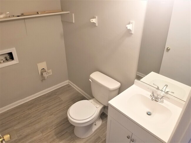 Building Photo - 815 Raleigh St