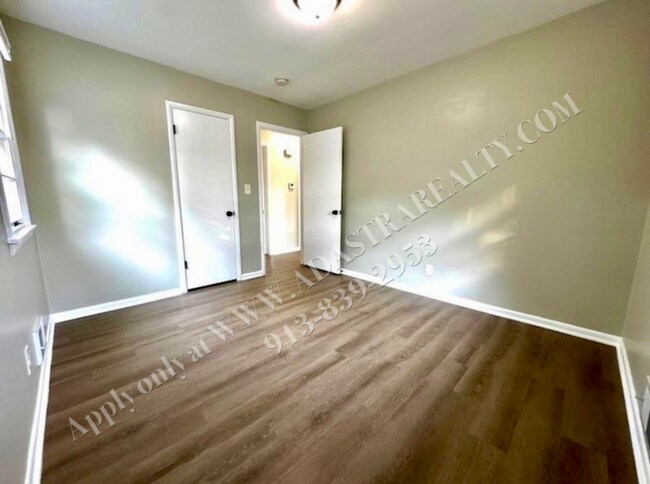 Building Photo - Updated 3 Bed 1 Bath Home In Independence-...