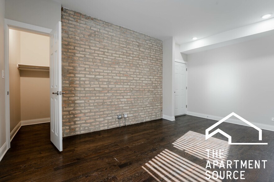 Building Photo - 2232 N Sawyer Ave