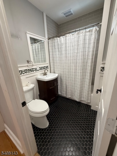 Building Photo - 28 Sabina St