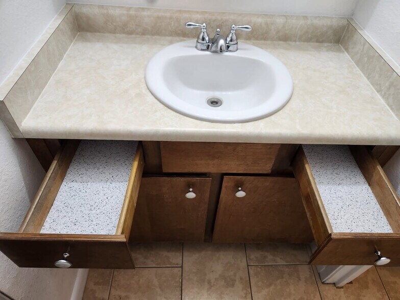 Building Photo - 100 E 600 S