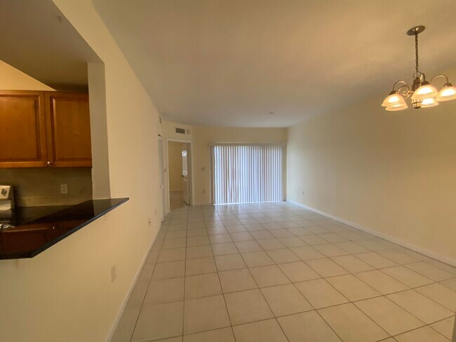 Building Photo - 1157 Golden Lakes Blvd