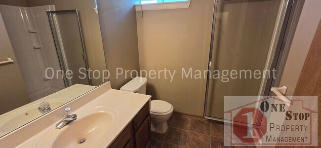 Building Photo - 3 Bedroom 2 Bathroom Duplex with 1 car garage in KCMO