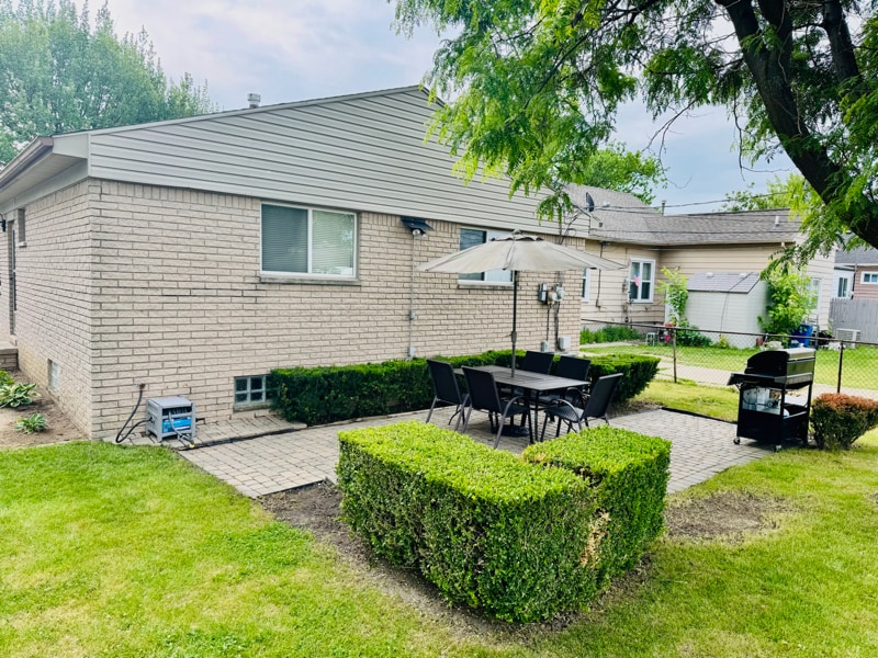 Building Photo - 28227 Gladstone St