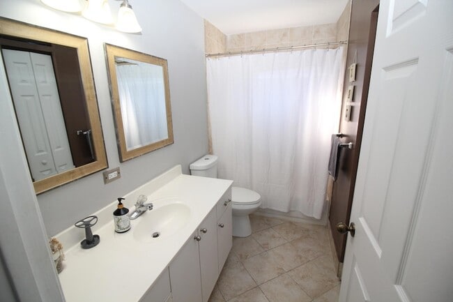 Building Photo - 1396 Banyan Way