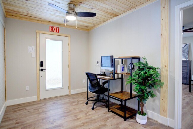 Building Photo - 5709 Walraven Cir