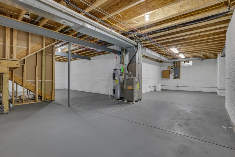 Building Photo - 5912 Danann Dr