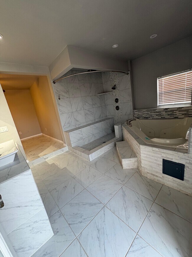 Building Photo - 1217 SW 18th St