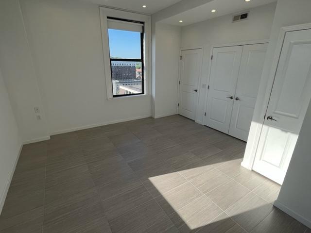 Building Photo - 910 4th Ave