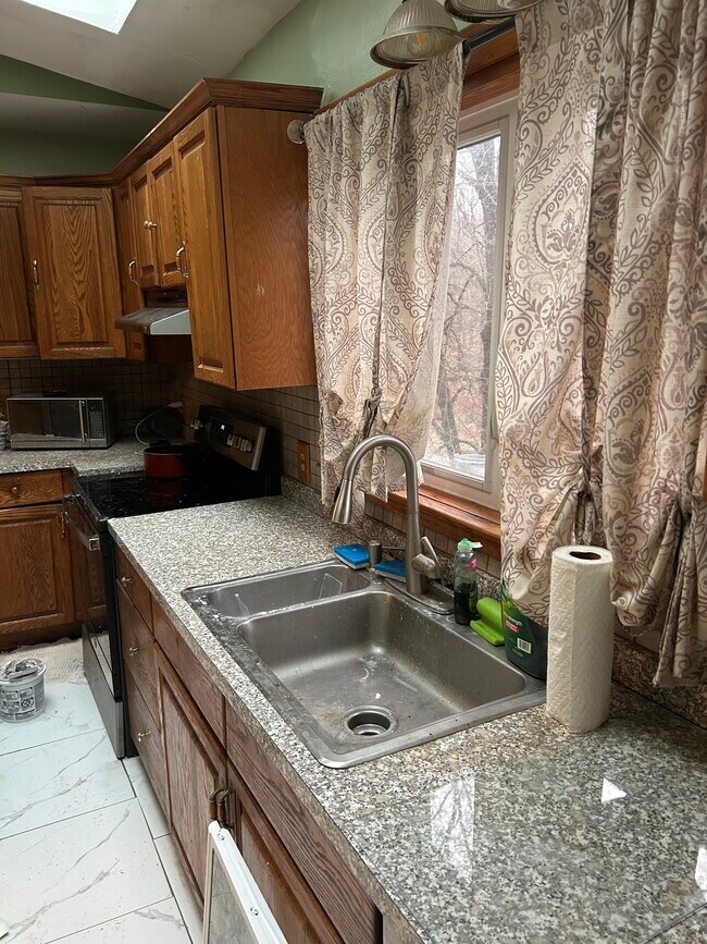 Building Photo - 2119 Maple Ave